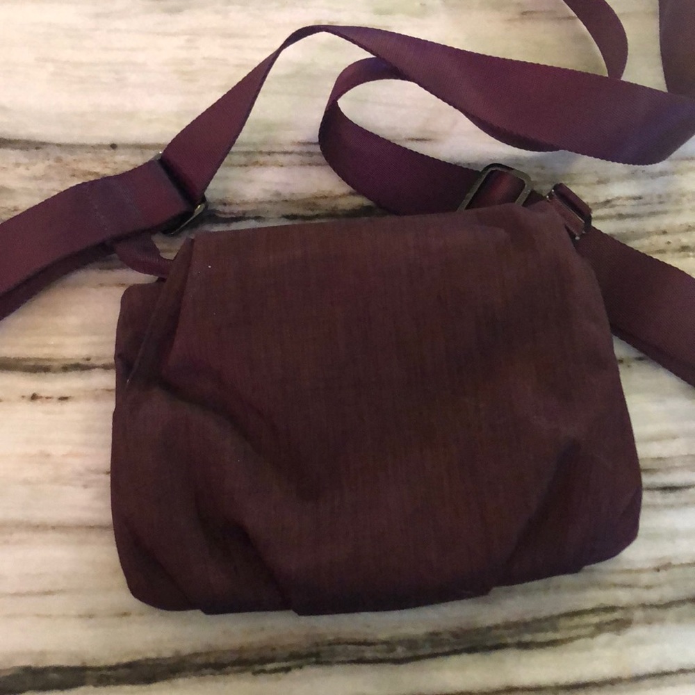 SOLD 🍋 Lululemon Crossbody Burgundy Purse - Picture 3 of 4